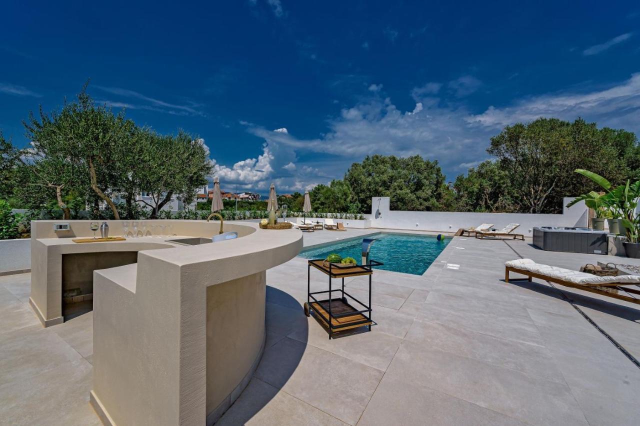 Luxury Villa Del Sogno With Pool, Jacuzzi, Parking Okrug Gornji Kültér fotó