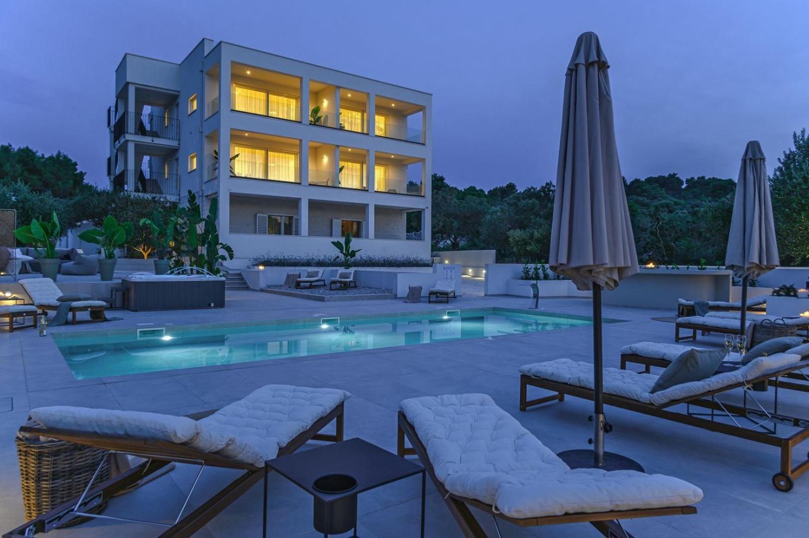 Luxury Villa Del Sogno With Pool, Jacuzzi, Parking Okrug Gornji Kültér fotó