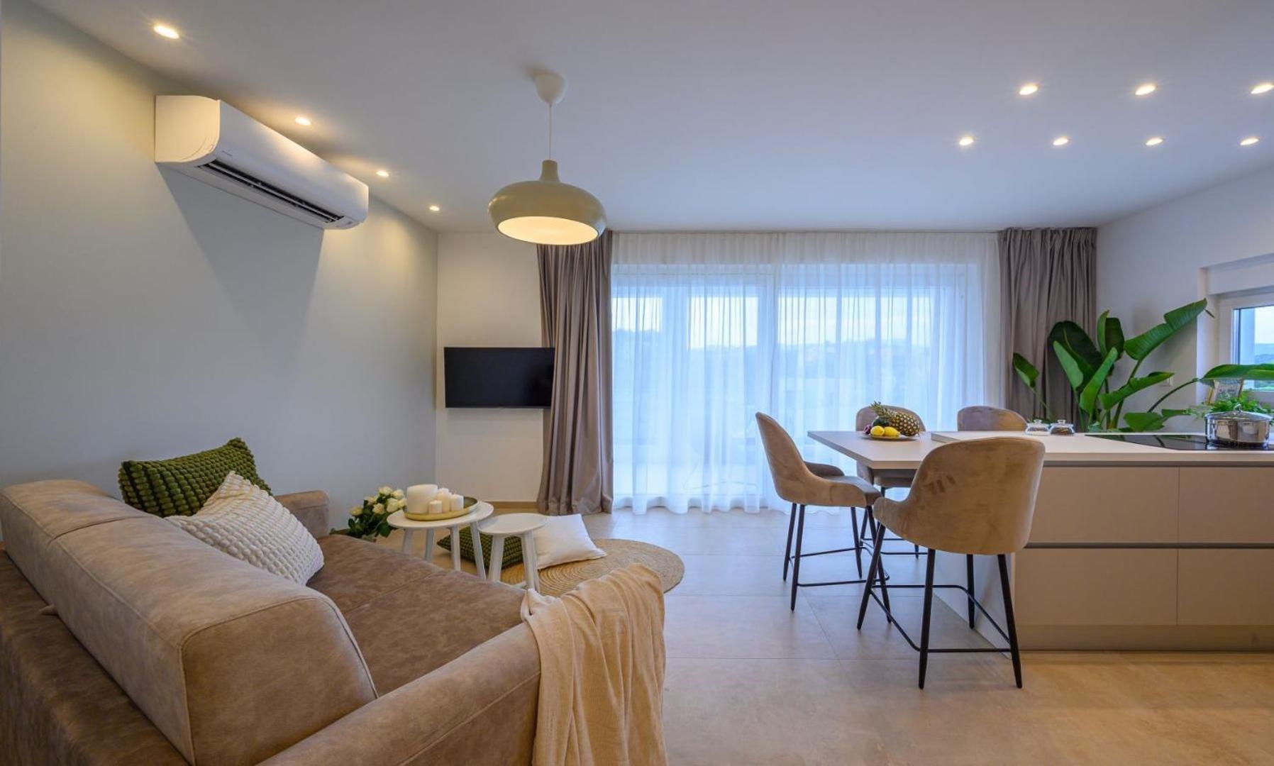 Luxury Villa Del Sogno With Pool, Jacuzzi, Parking Okrug Gornji Kültér fotó