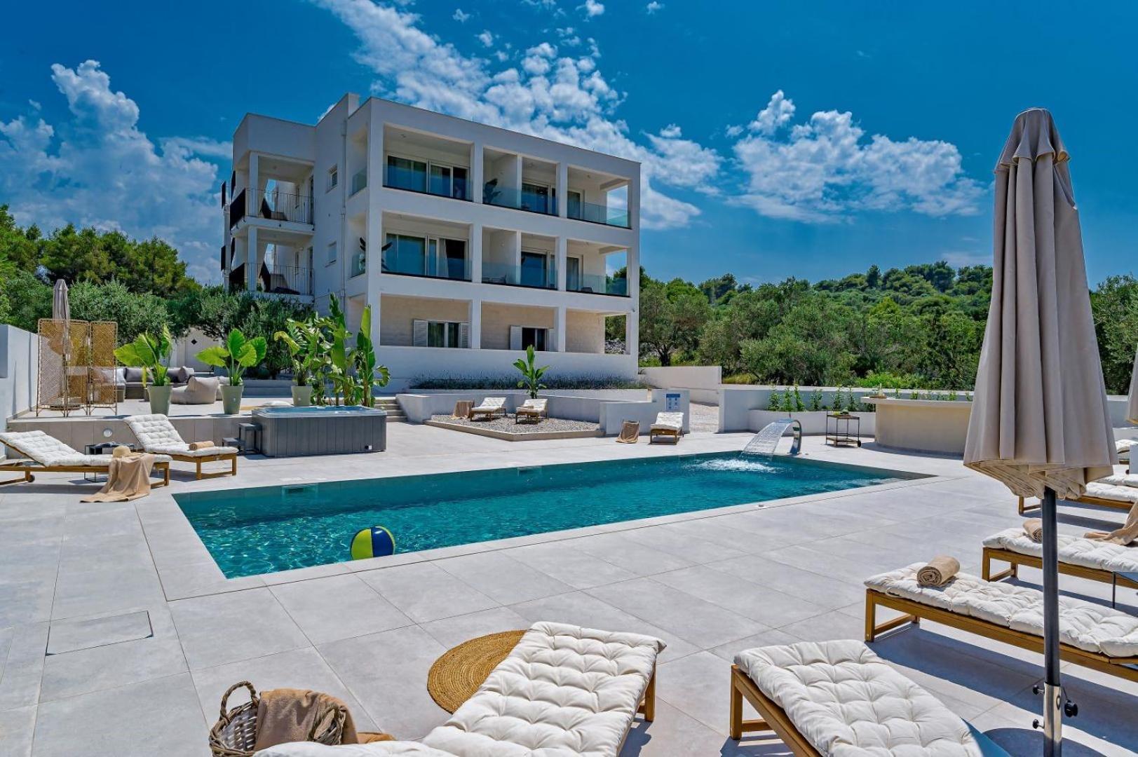 Luxury Villa Del Sogno With Pool, Jacuzzi, Parking Okrug Gornji Kültér fotó